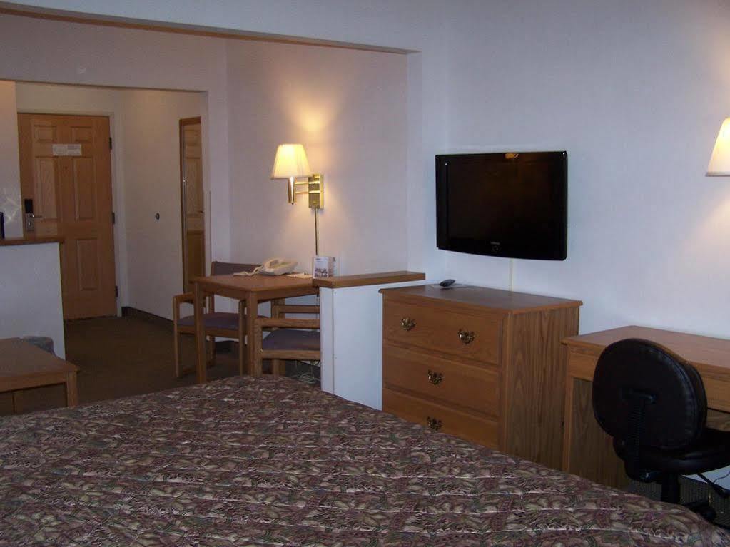 Everspring Suites Bismarck Extérieur photo